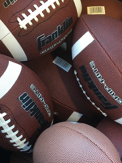 透過嚴格的 透過嚴格的